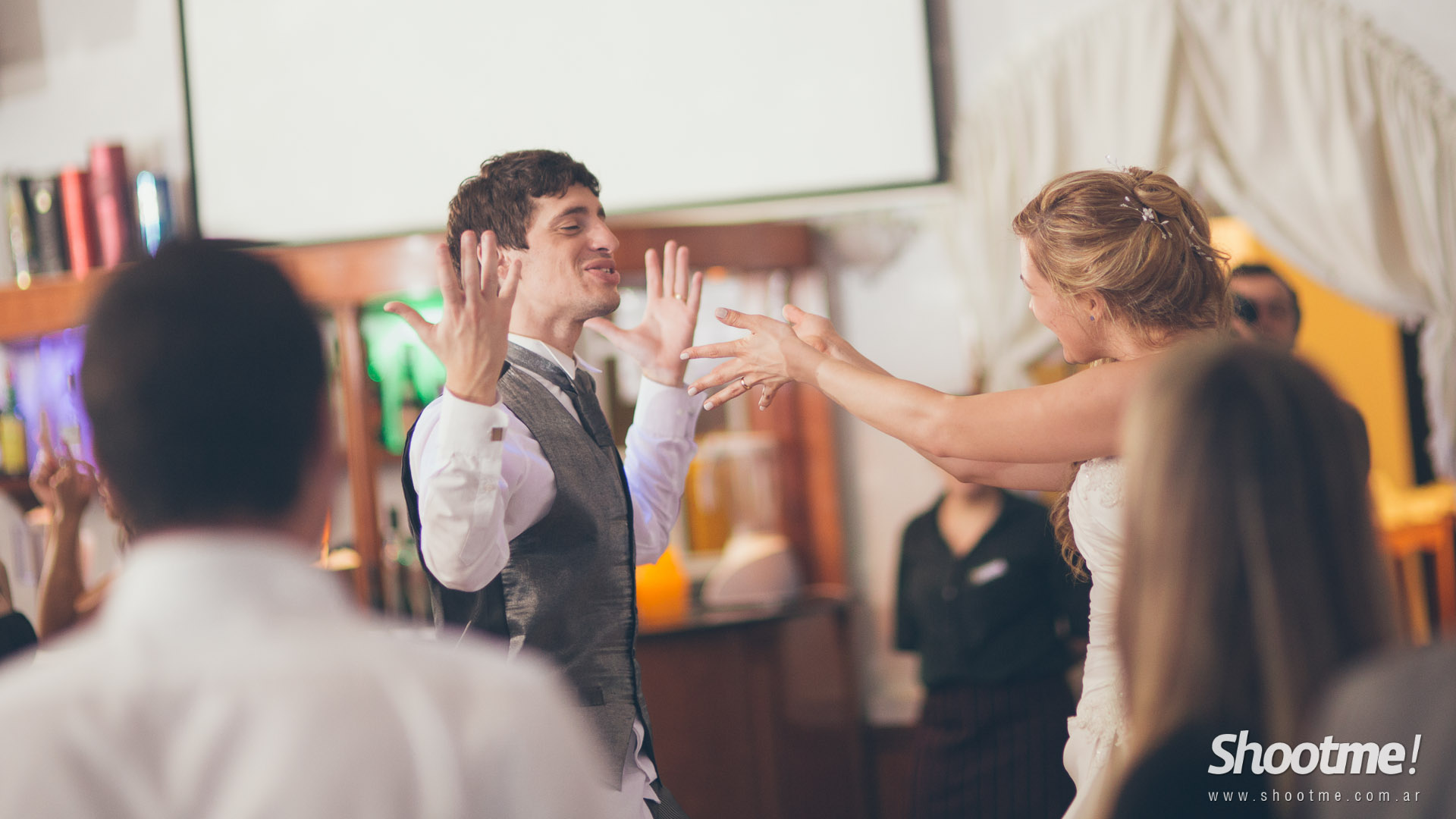 Ale y Day - ShootMe!