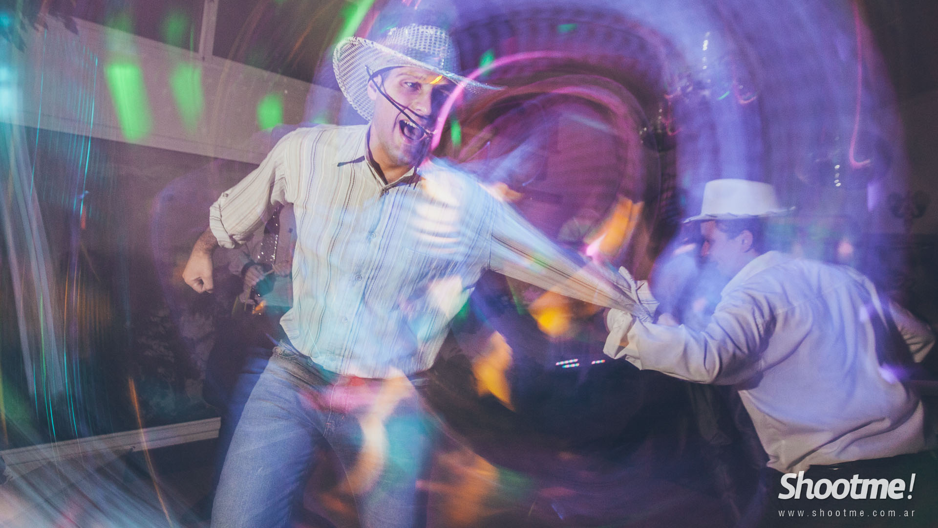 Ale y Day - ShootMe!